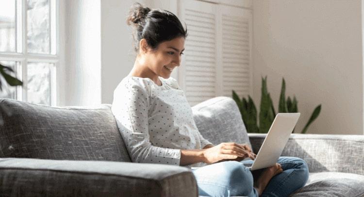 Woman writing an interview thank you letter